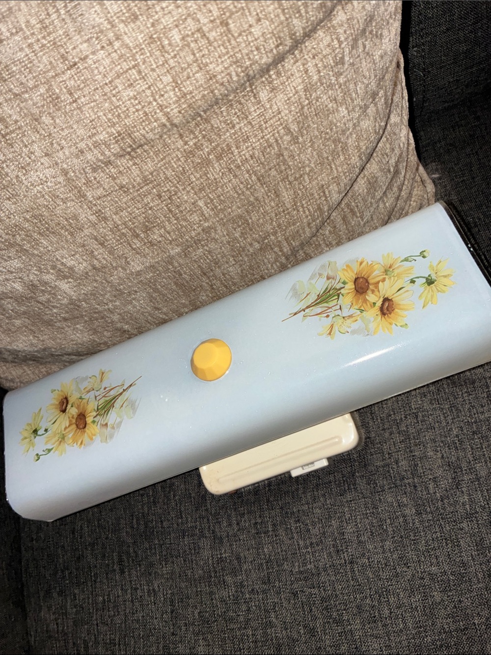Vintage 1950 – 1970s Sunflower Accent Wall Light fixture w Yellow Floral Detail